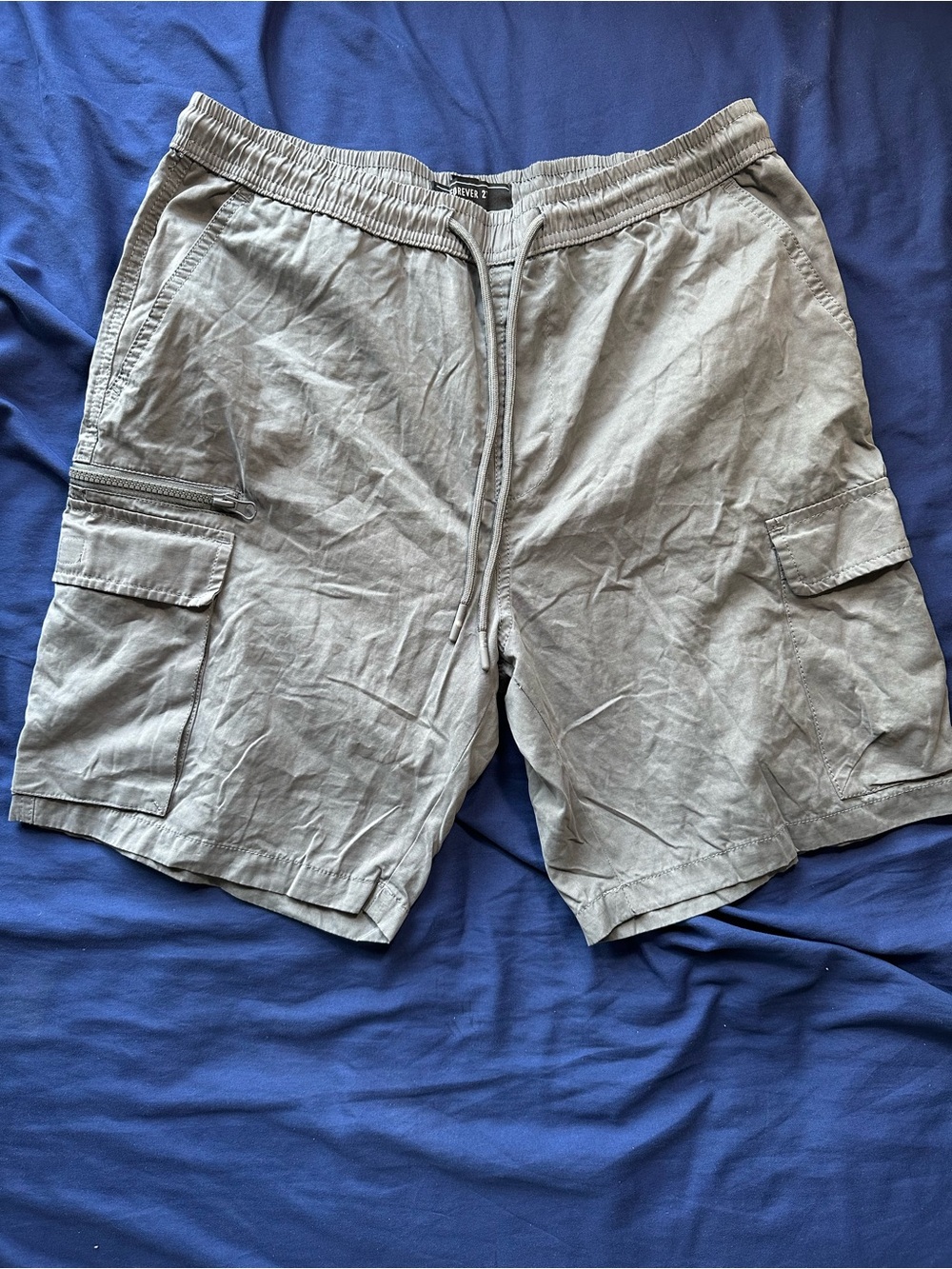 Forever 21 Men's Grey Cargo Shorts – Size Medium